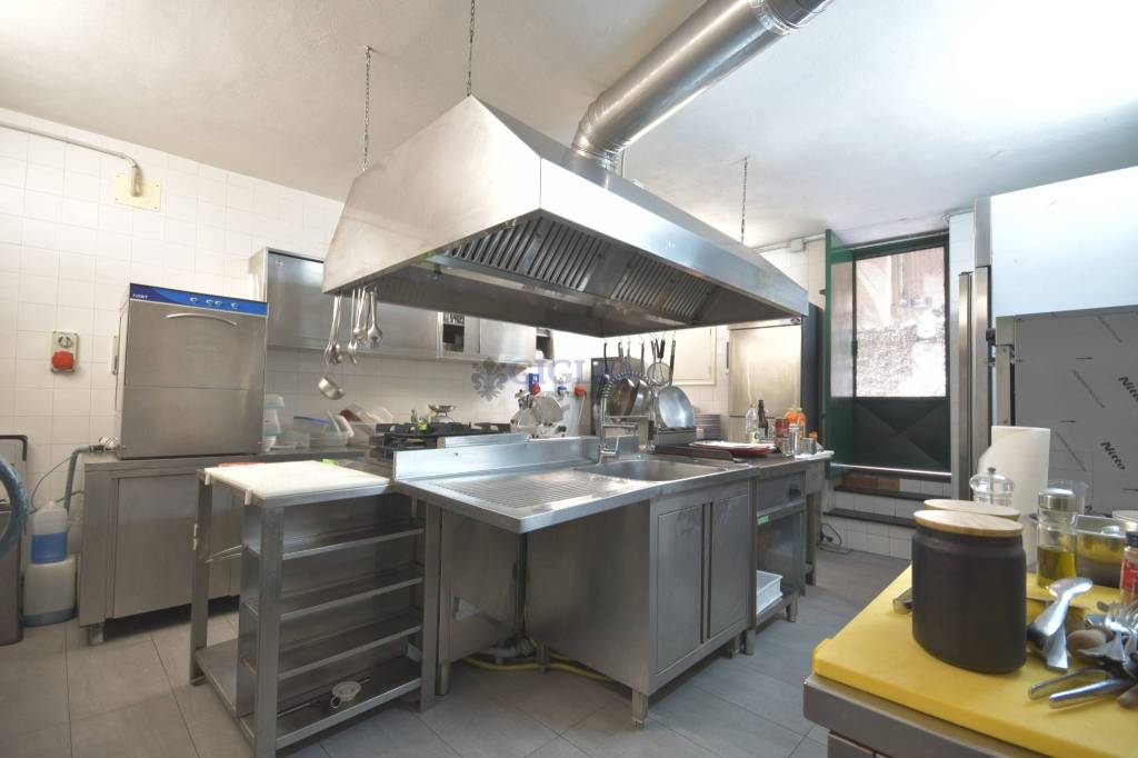 quadrivano in vendita a Genova in zona DiNegro