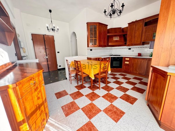 appartamento in vendita a Genova in zona Rivarolo