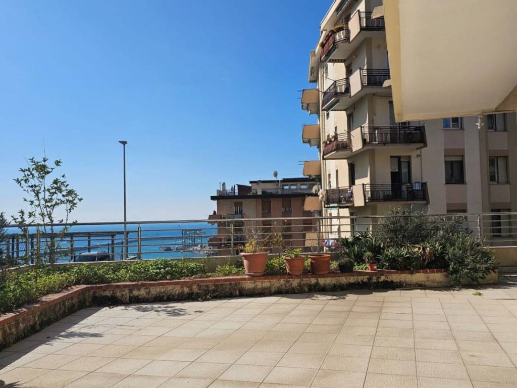 appartamento in vendita a Genova in zona Pegli
