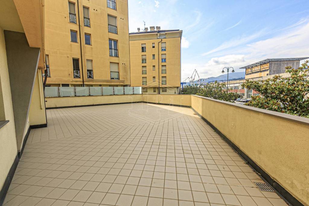 appartamento in vendita a Genova in zona Sestri Ponente