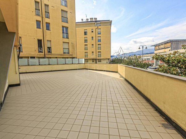 appartamento in vendita a Genova in zona Sestri Ponente