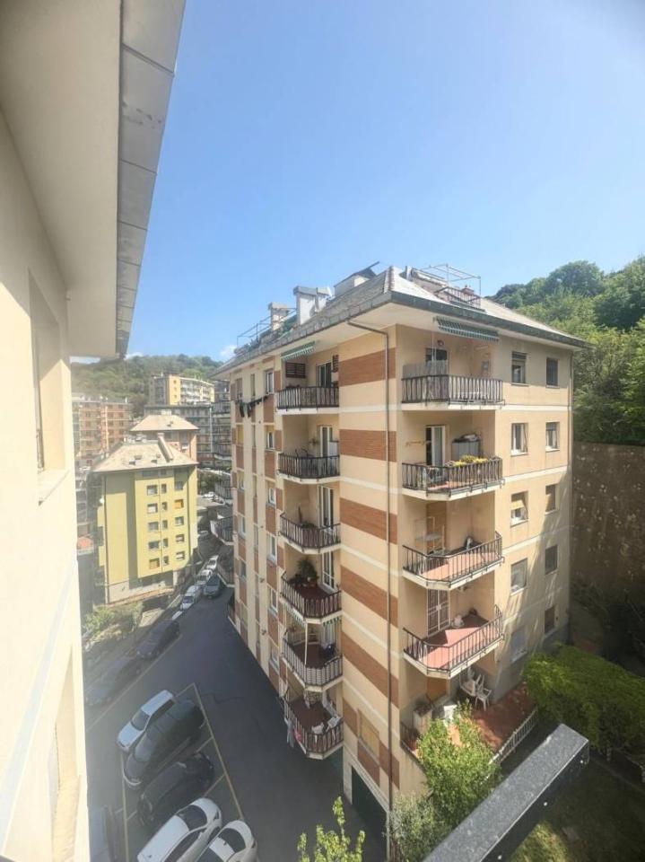 appartamento in vendita a Genova in zona Staglieno