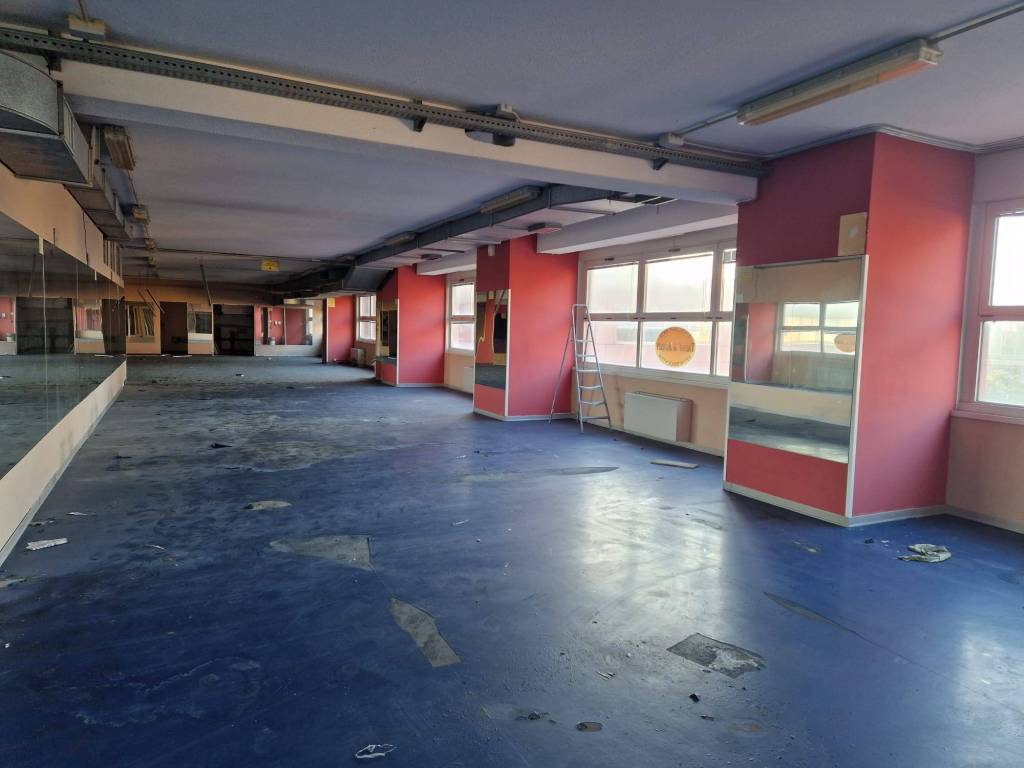ufficio in vendita a Genova in zona Sampierdarena