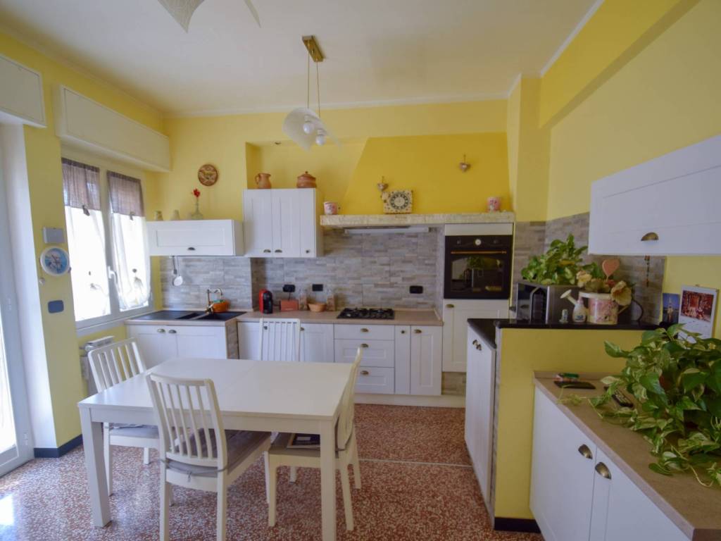 appartamento in vendita a Genova in zona Palmaro / Pra'