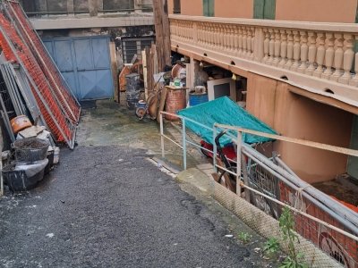 locale di sgombero in vendita a Genova in zona Cornigliano