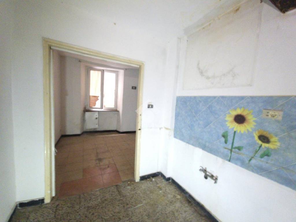 appartamento in vendita a Genova in zona Sottoripa / Maddalena / Molo