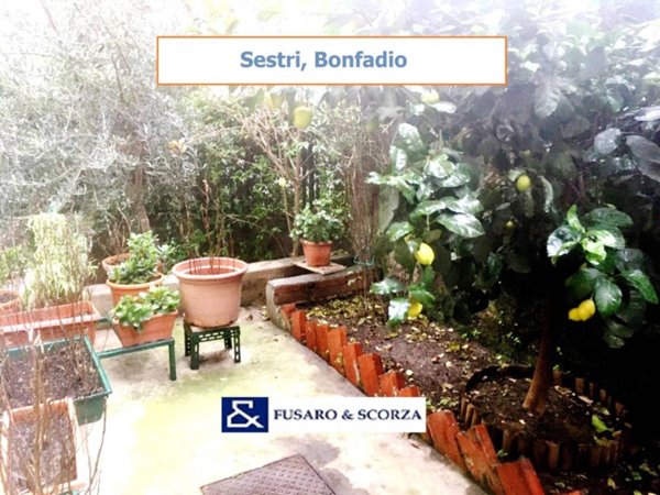 appartamento in vendita a Genova in zona Sestri Ponente