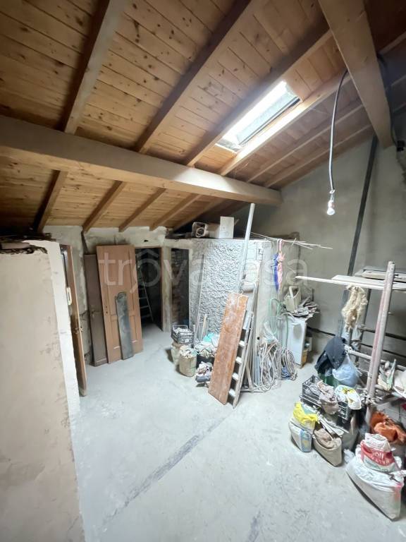 appartamento in vendita a Genova in zona Sottoripa / Maddalena / Molo