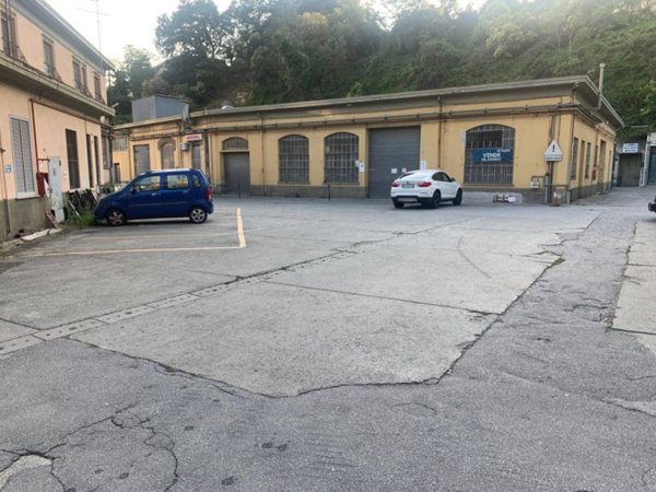 locale commerciale in vendita a Genova in zona Borzoli