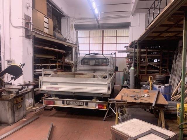 locale commerciale in vendita a Genova in zona Borzoli