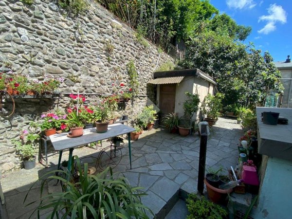 appartamento in vendita a Genova in zona Rivarolo