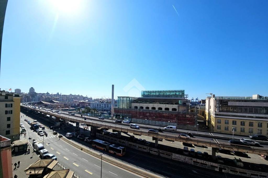 appartamento in vendita a Genova in zona Sottoripa / Maddalena / Molo