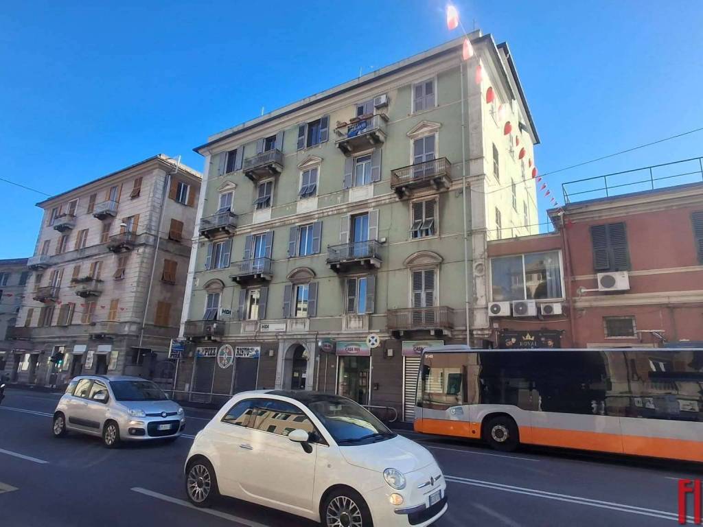 appartamento in vendita a Genova in zona Sestri Ponente