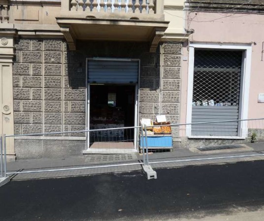 negozio in vendita a Genova in zona Sestri Ponente