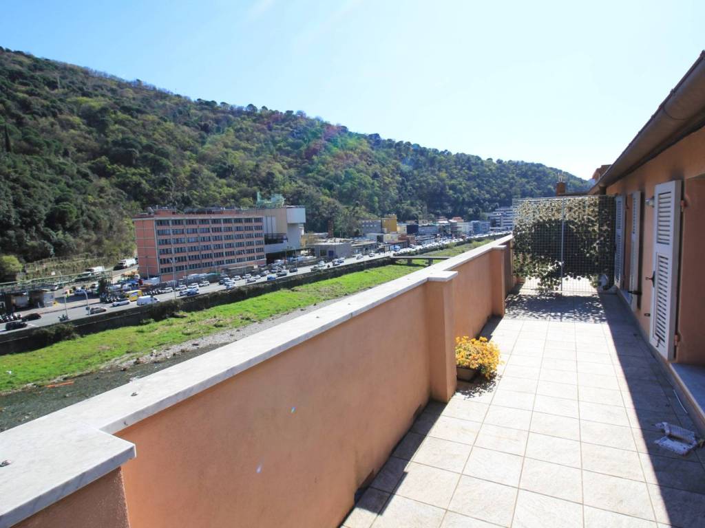 appartamento in vendita a Genova in zona Quezzi