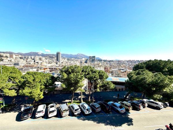appartamento in vendita a Genova in zona Carignano