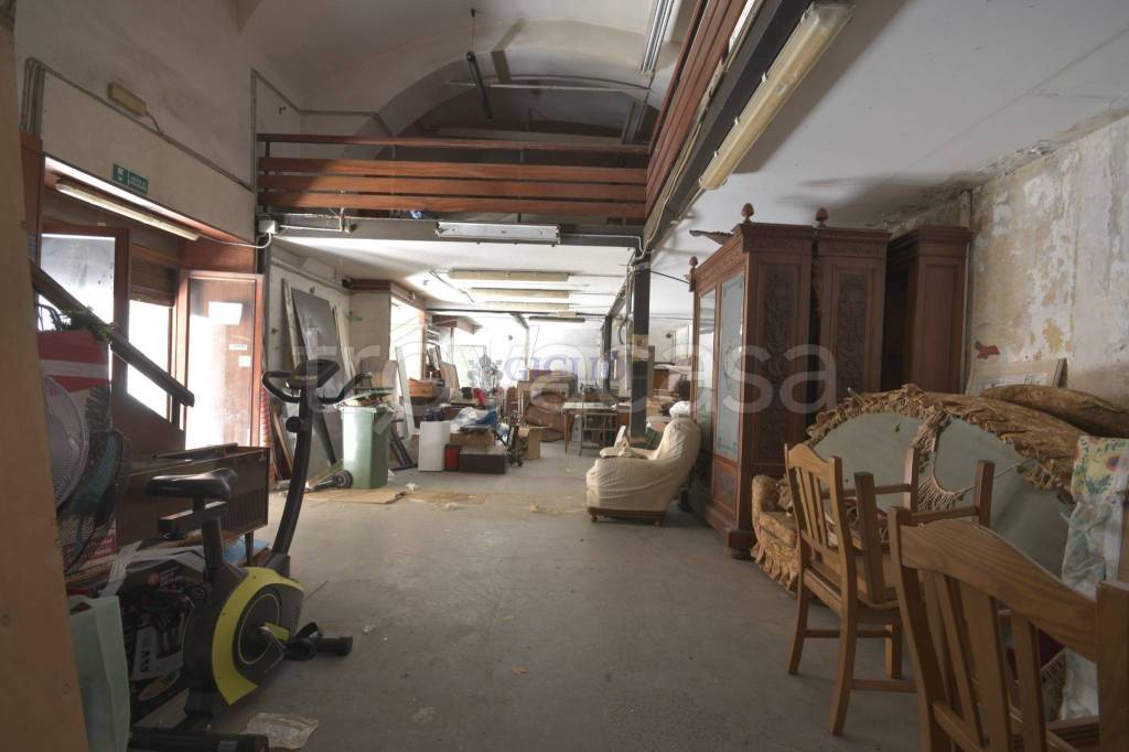 negozio in vendita a Genova in zona DiNegro