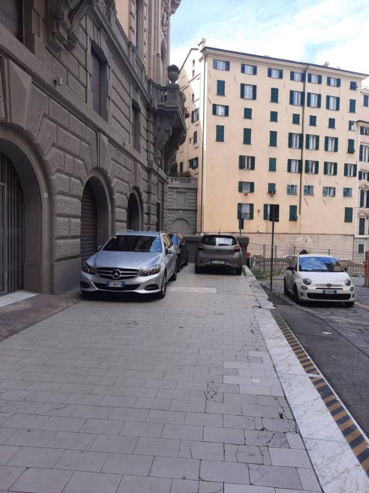 negozio in vendita a Genova in zona Lagaccio / Granarolo