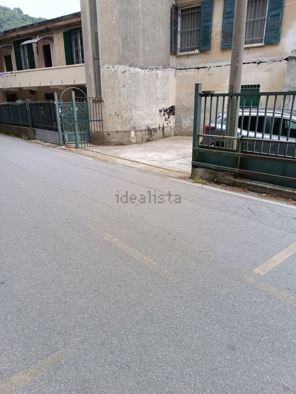 locale di sgombero in vendita a Genova in zona Pegli
