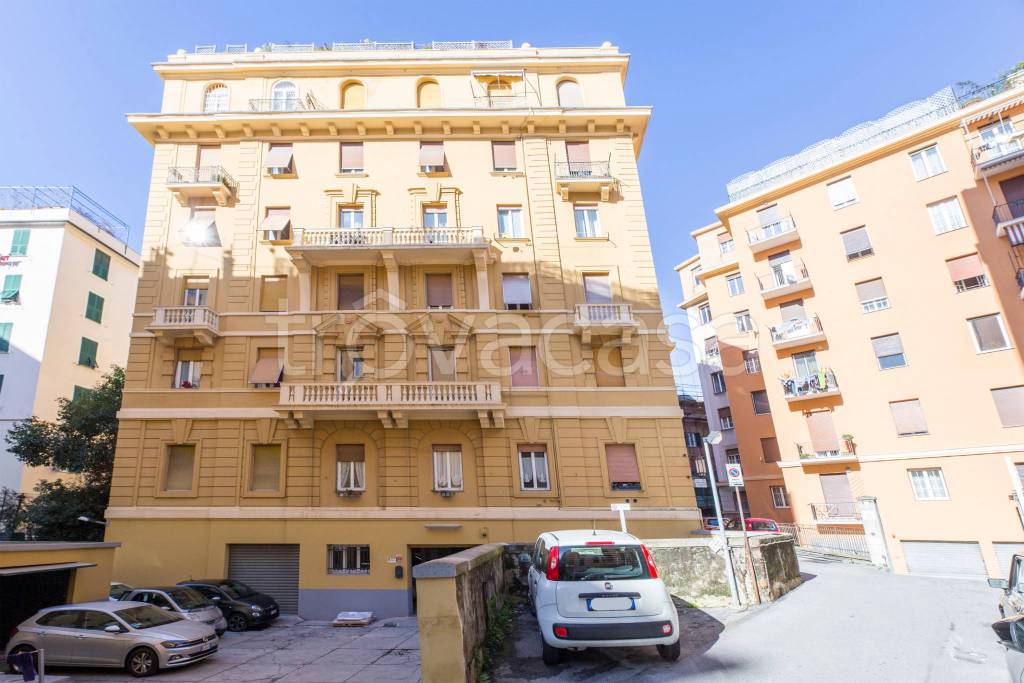 appartamento in vendita a Genova in zona Carignano