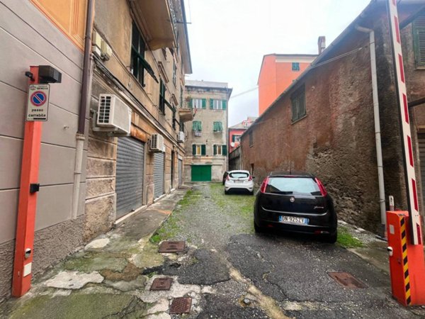 negozio in vendita a Genova in zona Sestri Ponente