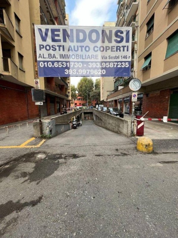 negozio in vendita a Genova in zona Sestri Ponente