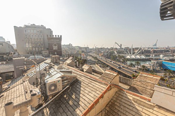 appartamento in vendita a Genova in zona Sottoripa / Maddalena / Molo