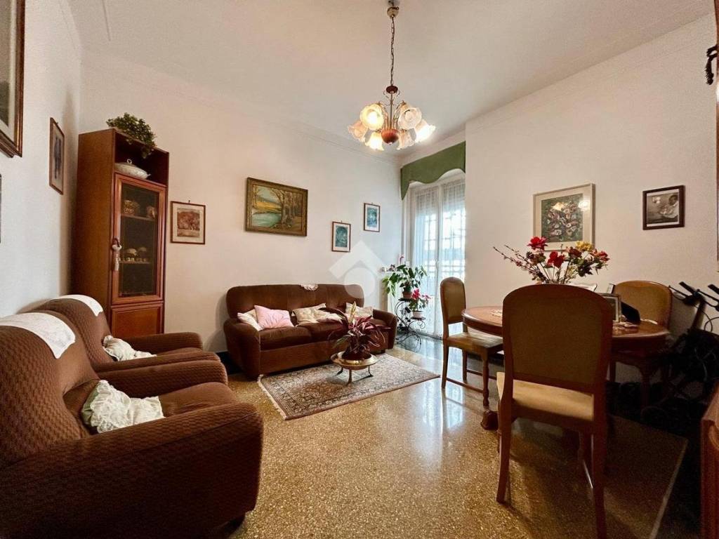 pentavano in vendita a Genova in zona Pegli