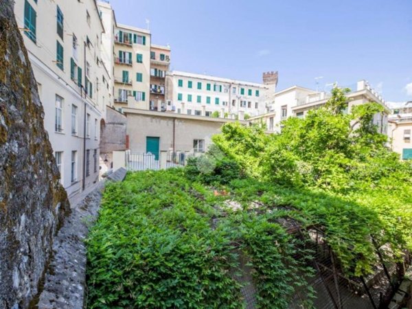appartamento in vendita a Genova in zona Sottoripa / Maddalena / Molo