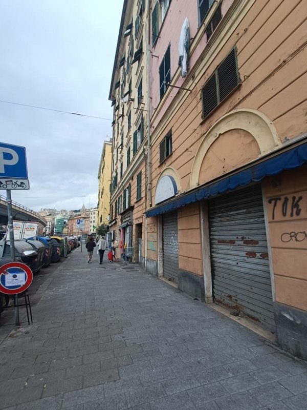 appartamento in vendita a Genova in zona Sottoripa / Maddalena / Molo