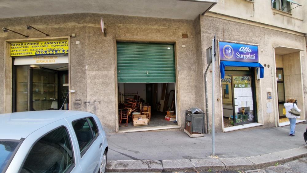 negozio in vendita a Genova in zona Sampierdarena