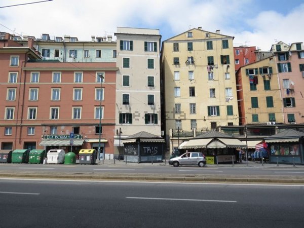 appartamento in vendita a Genova in zona Sottoripa / Maddalena / Molo