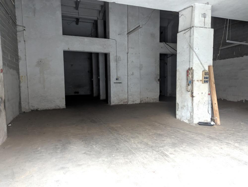 locale di sgombero in vendita a Genova in zona Bolzaneto