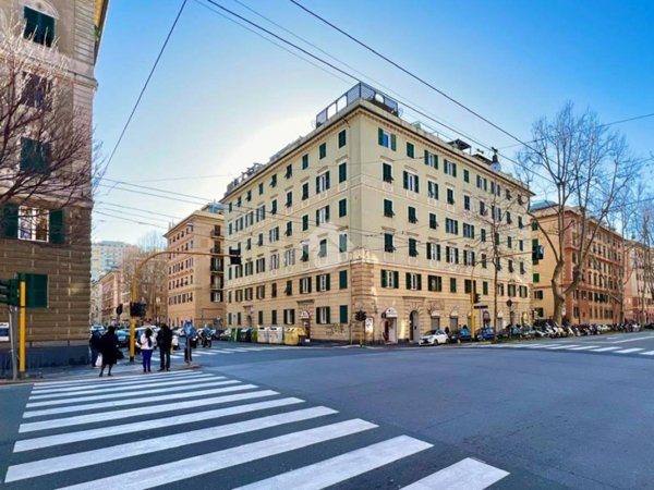locale commerciale in vendita a Genova