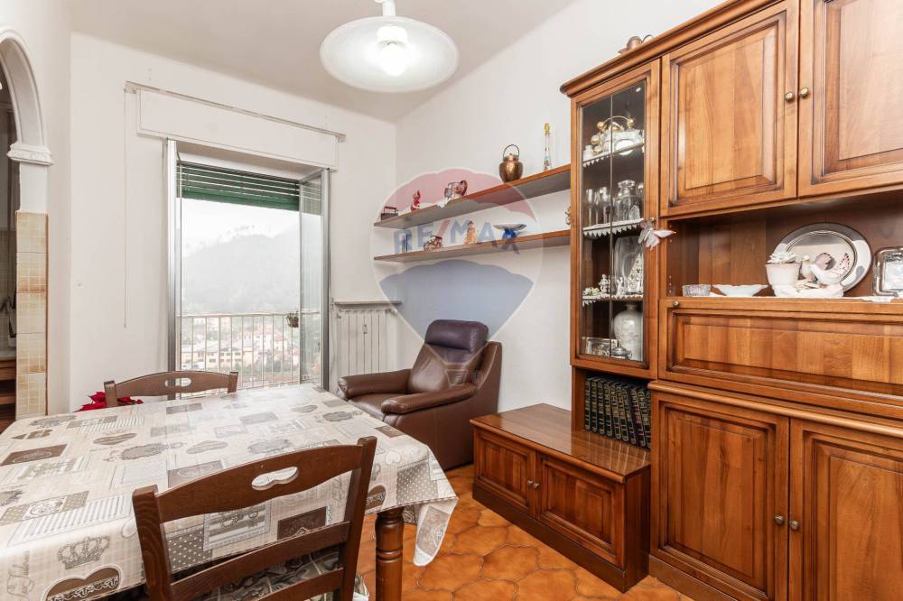 appartamento in vendita a Genova in zona Struppa