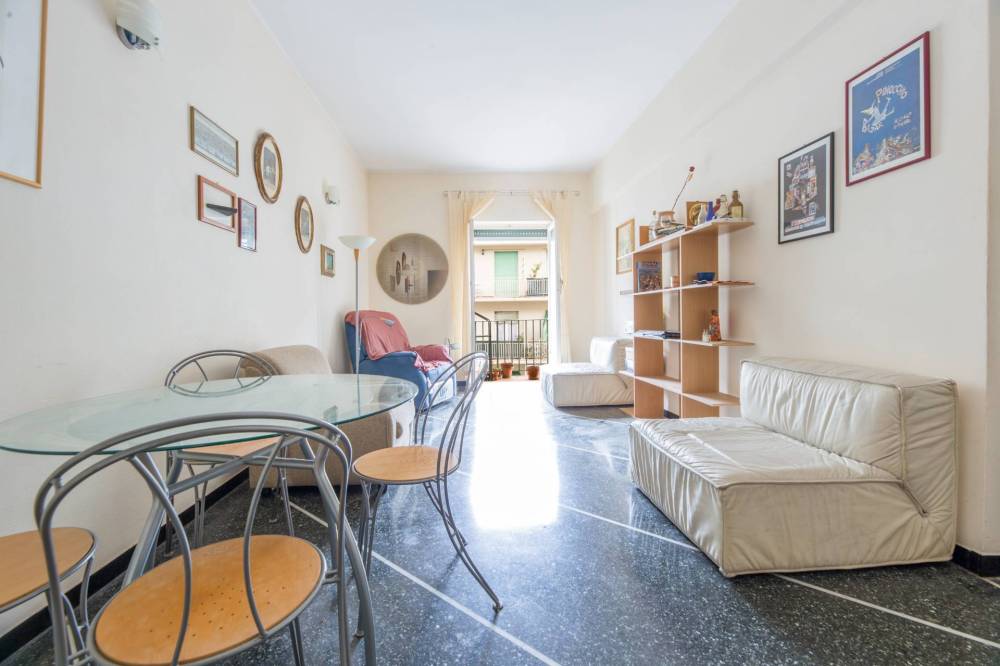 appartamento in vendita a Genova in zona Sturla
