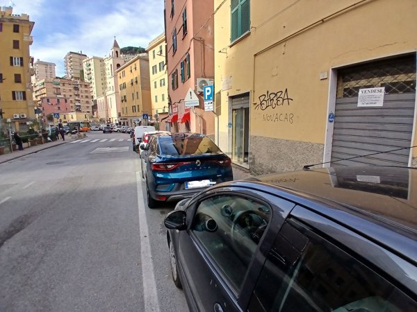 negozio in vendita a Genova in zona Quezzi