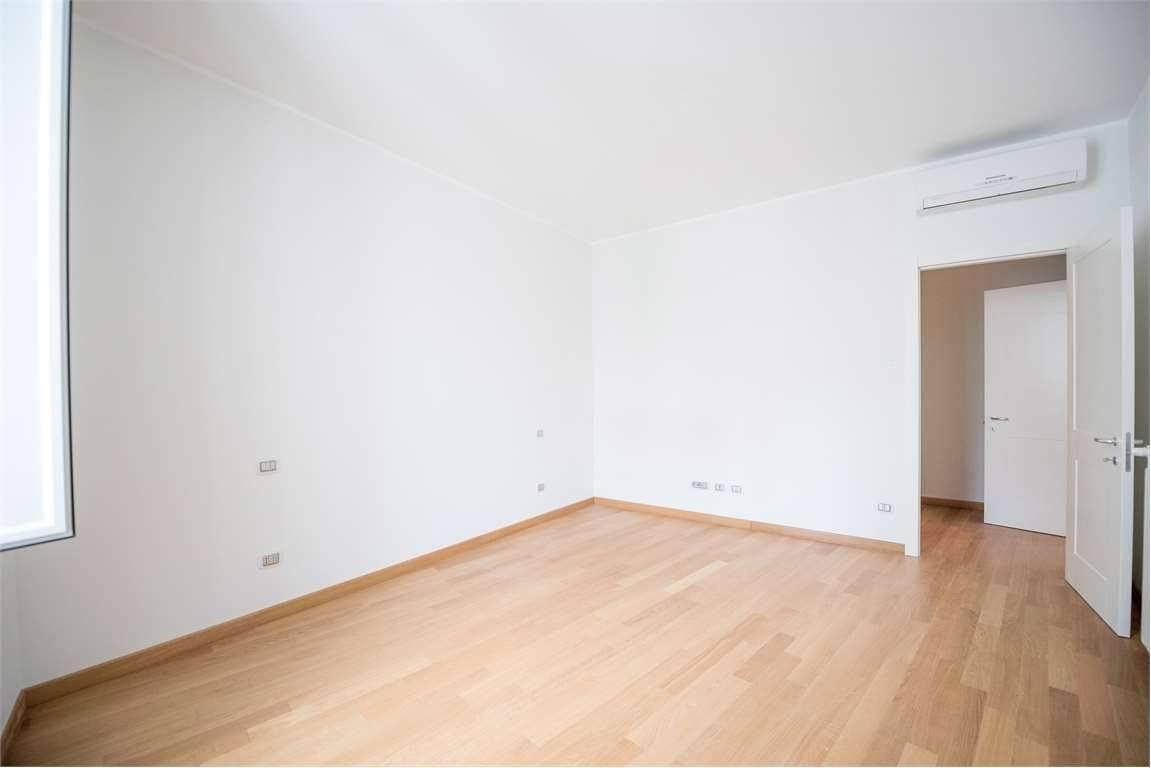 appartamento in vendita a Genova in zona Sottoripa / Maddalena / Molo