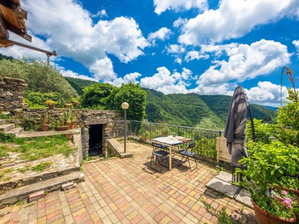 appartamento in vendita a Genova in zona Molassana