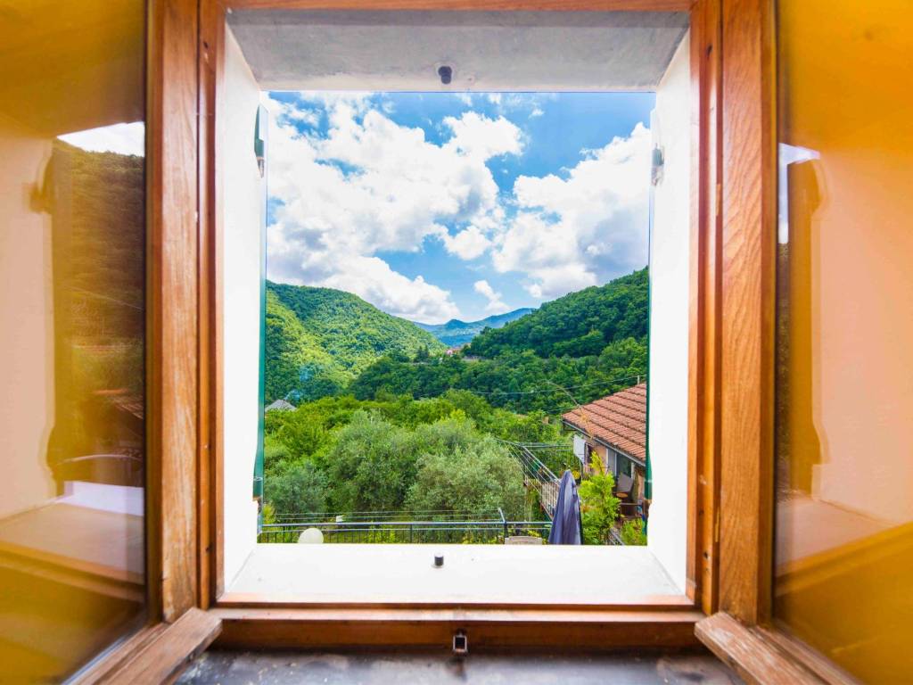 casa indipendente in vendita a Genova in zona Molassana