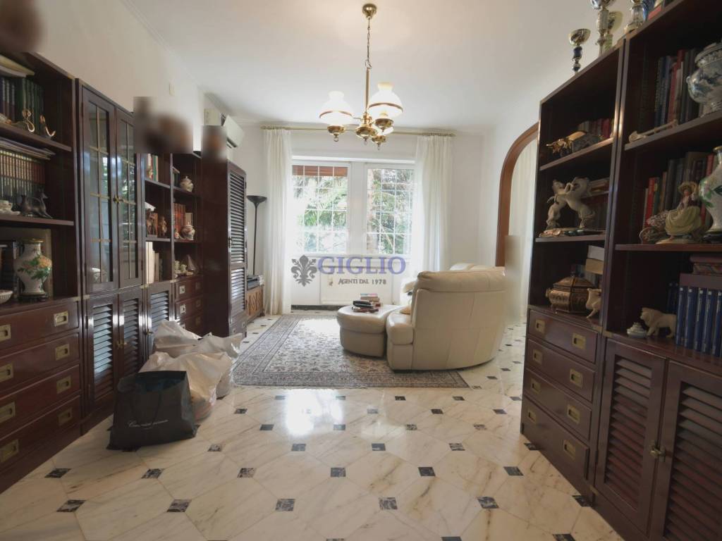 appartamento in vendita a Genova in zona Quarto dei Mille