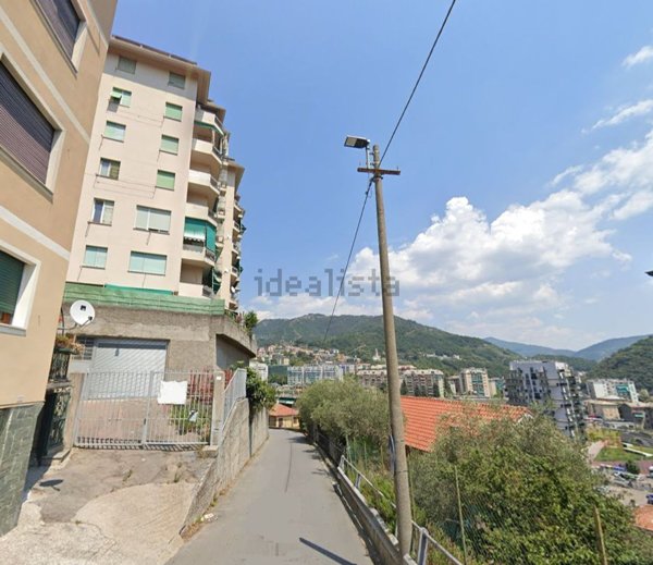 locale di sgombero in vendita a Genova in zona Molassana