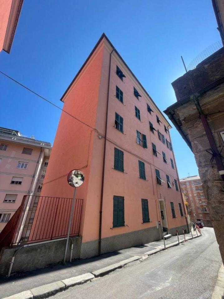 appartamento in vendita a Genova in zona Sestri Ponente