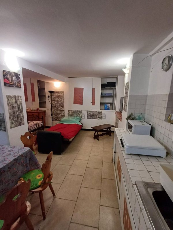locale di sgombero in vendita a Genova in zona Sottoripa / Maddalena / Molo
