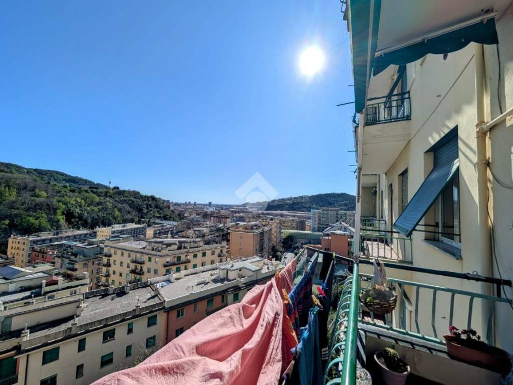 appartamento in vendita a Genova in zona Rivarolo