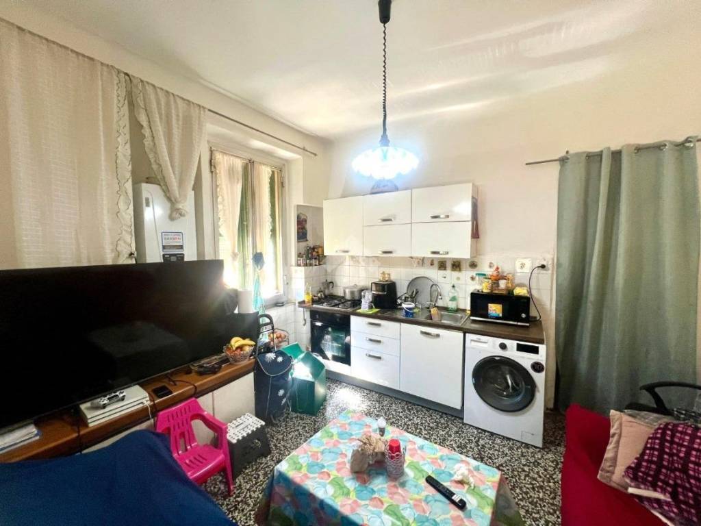 appartamento in vendita a Genova in zona Rivarolo