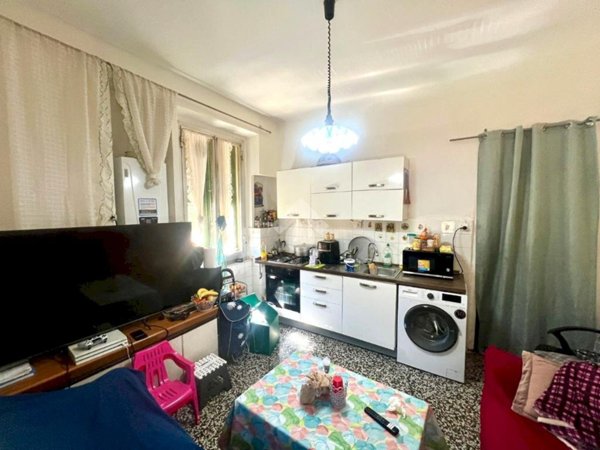 appartamento in vendita a Genova in zona Rivarolo