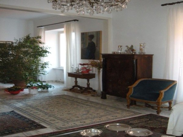 appartamento in vendita a Genova in zona Carignano