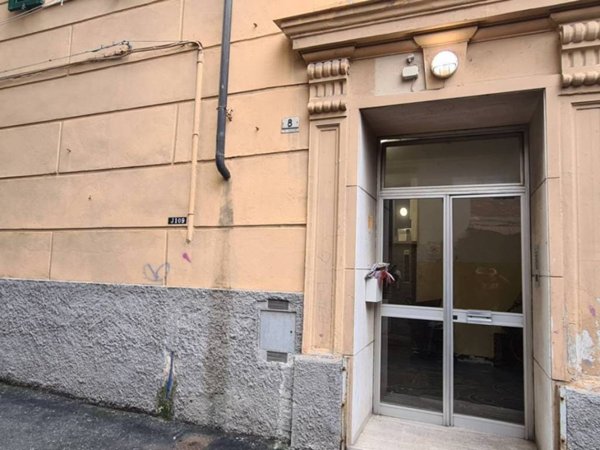 locale commerciale in vendita a Genova in zona Sampierdarena