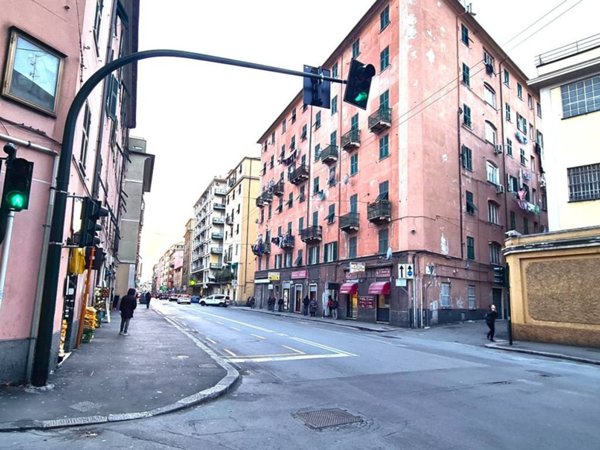 locale commerciale in vendita a Genova in zona Sampierdarena